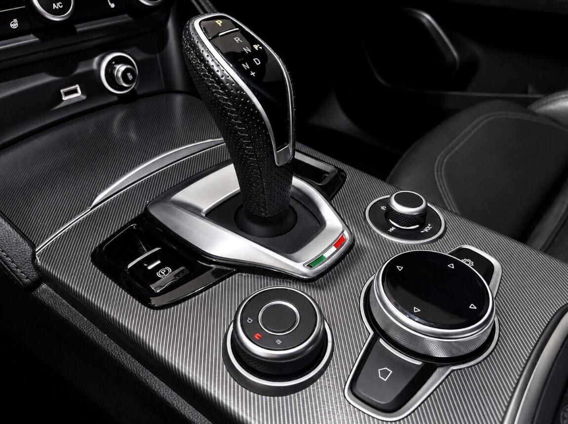 Alfa Romeo Stelvio 2.2 T 210 CV AT8 Q4 Veloce