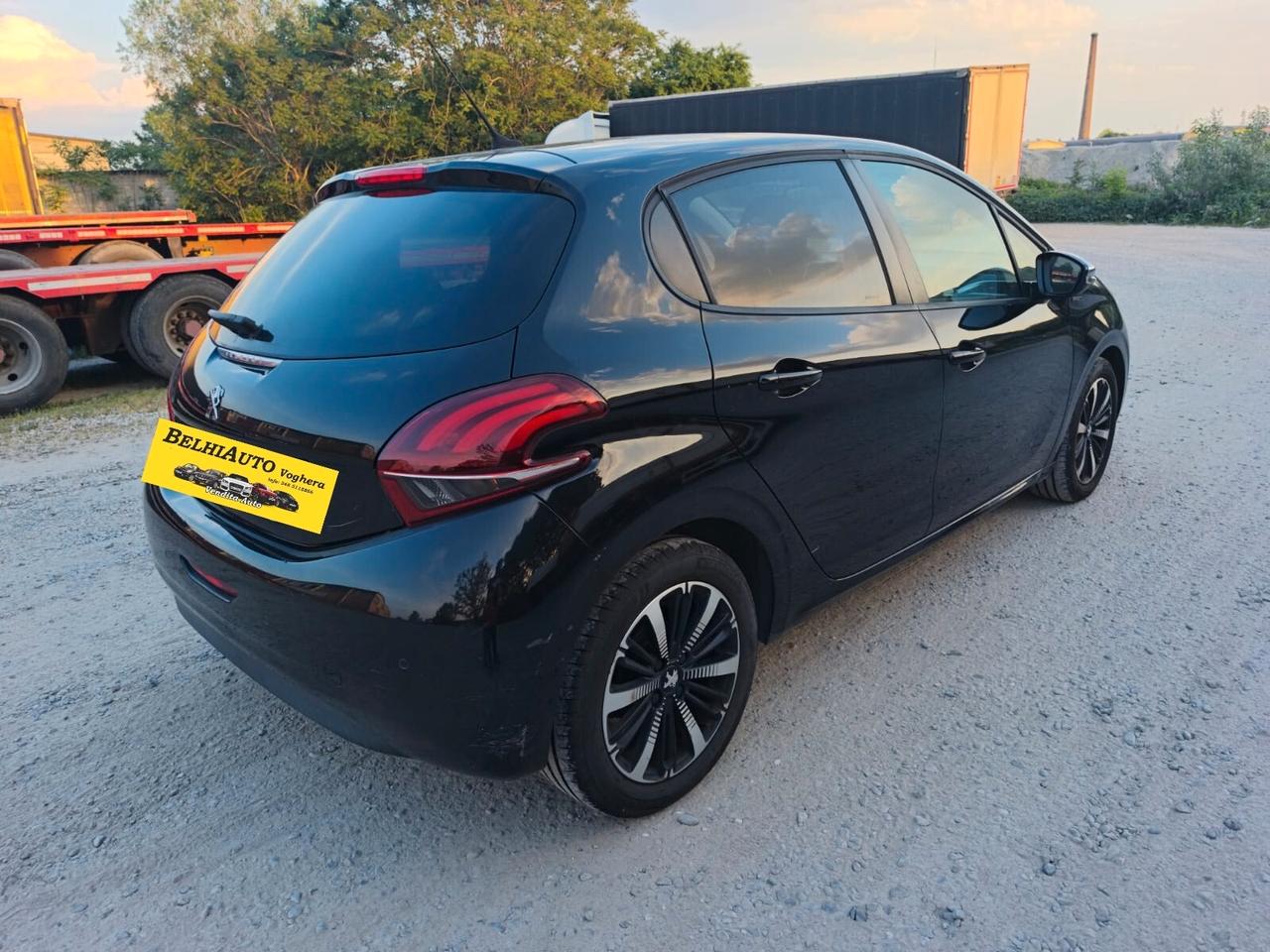 Peugeot 208 2019----1.2 Benzina Neopatentati