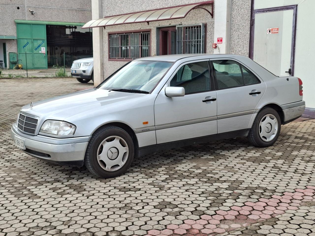 Mercedes-benz C 200 Elegance *UNICO PROPRIETARIO*