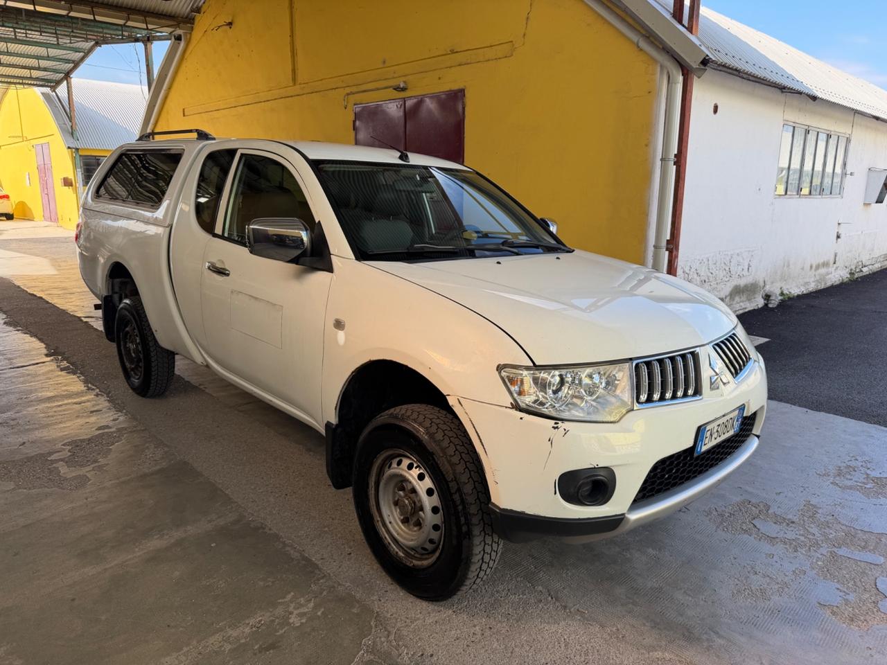 Mitsubishi L200 2.5 D Club Cab Invite Hard Top