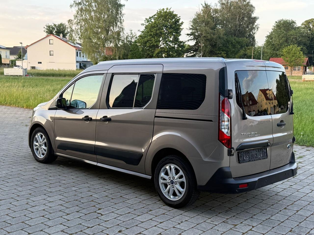 Ford Tourneo Connect Gran 1.5 EcoBlue 120 CV aut. Titanium