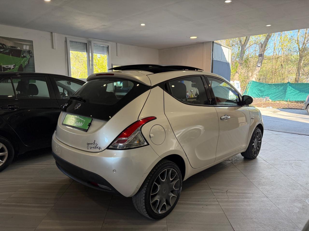 Lancia Ypsilon 0.9 BENZINA NEOPATENTATI