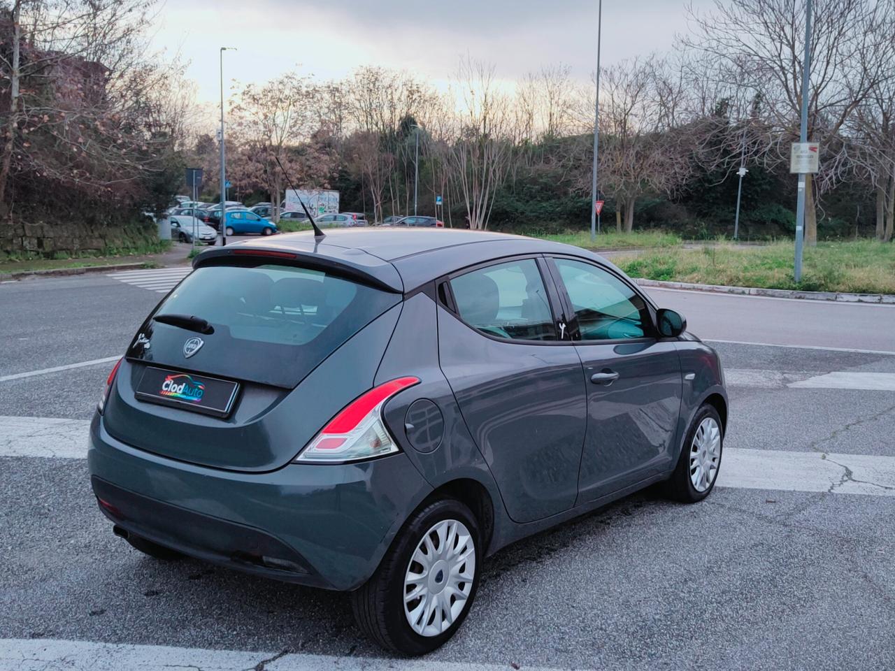 Lancia Ypsilon 1.2 69 CV 5 porte GPL Ecochic Gold