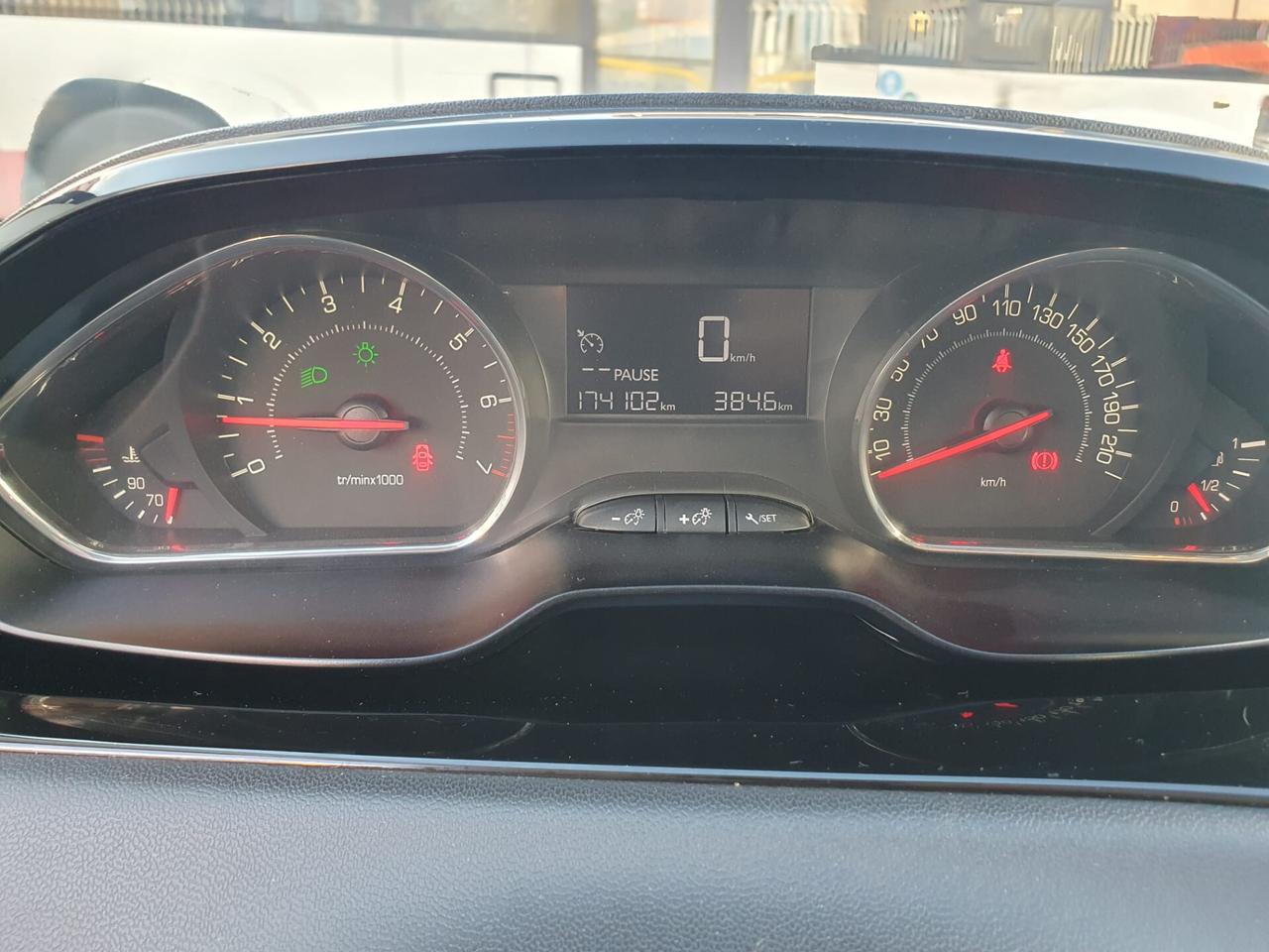 Peugeot 208 PureTech 82 5 porte Allure