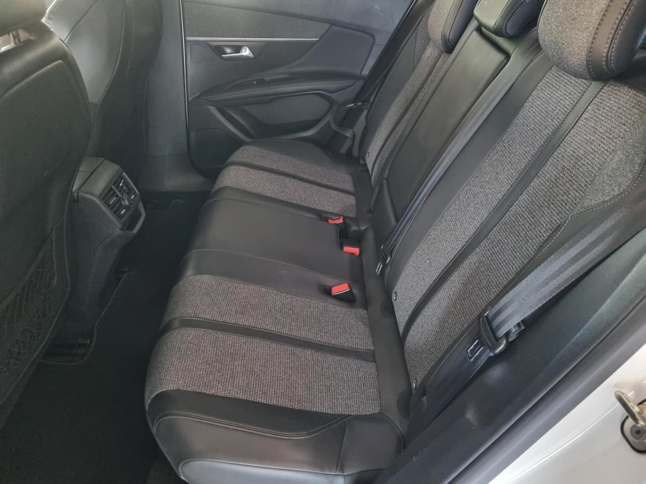 Peugeot 3008 BlueHDi 130 S&S Allure