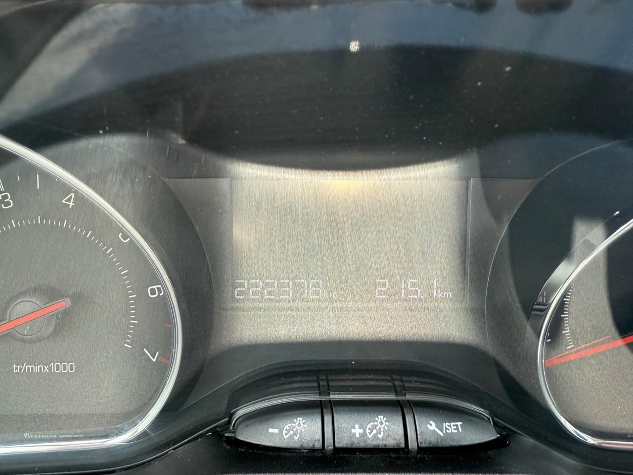 Peugeot 208 1.2cc 82 CV 3p promo weekend