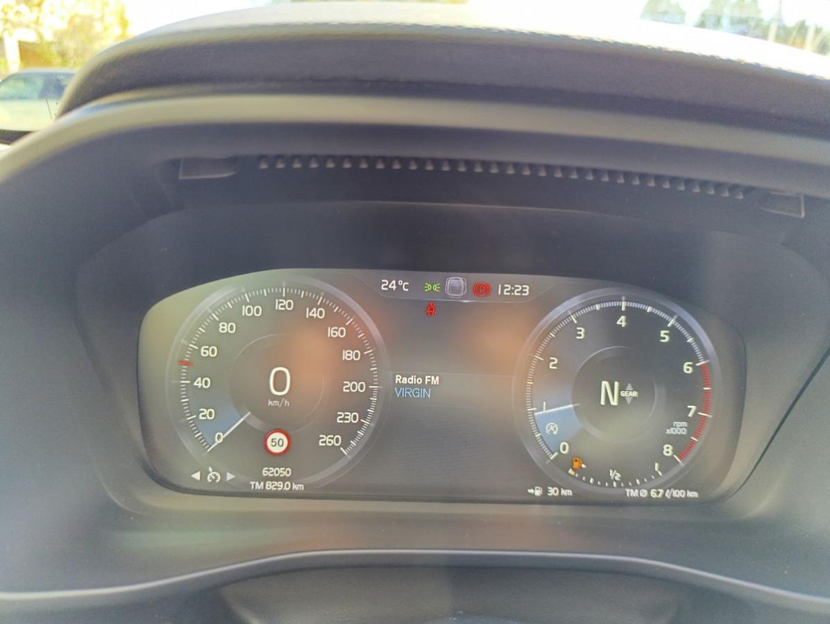 VOLVO - XC40 - T3 Momentum