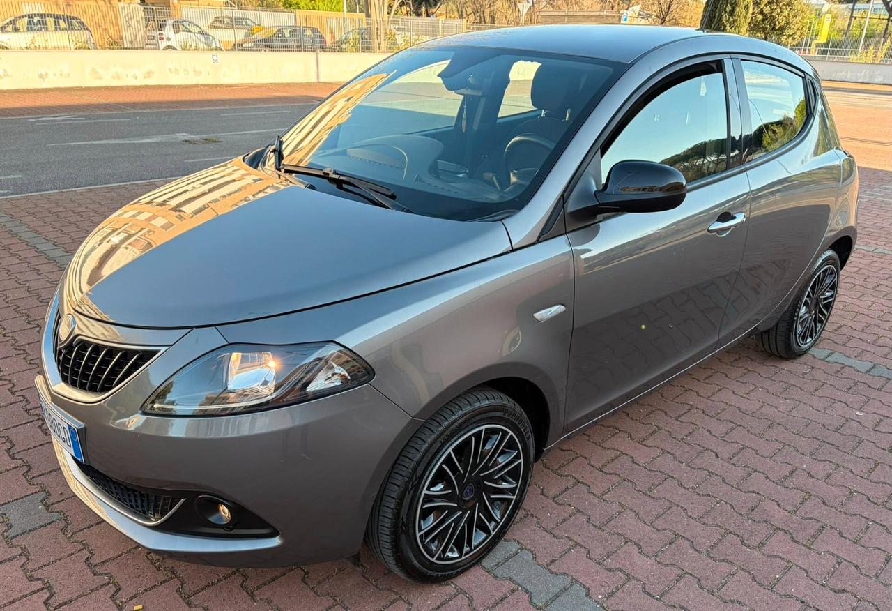 LANCIA YPSILON HYBRID GOLD PLUS
