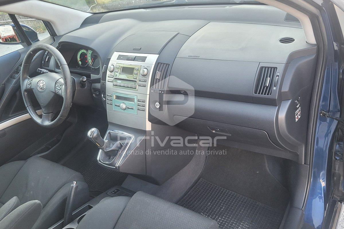 TOYOTA Corolla Verso 2.0 16V D-4D Sol
