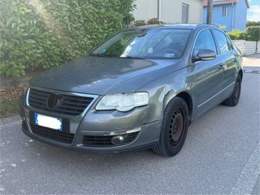 Volkswagen Passat 1.9 TDI/105CV Trendline BERLINA