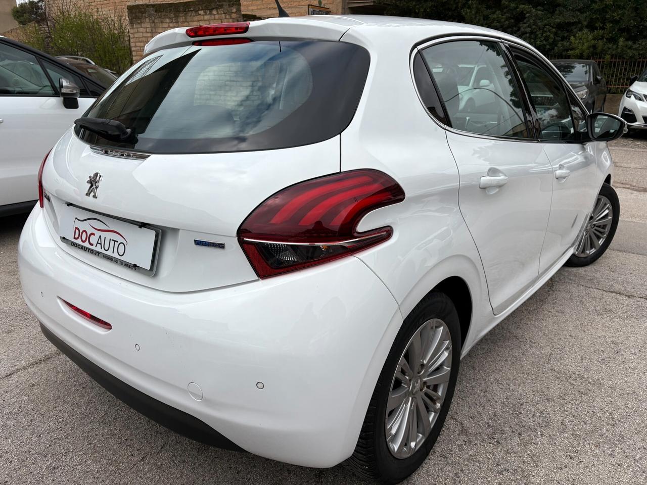 Peugeot 208 PureTech Turbo 110 EAT6 S&S 5 porte Allure