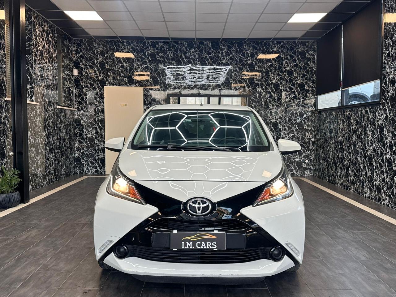 Toyota Aygo 1.0 VVT-i 69 CV 3 porte x-clusiv