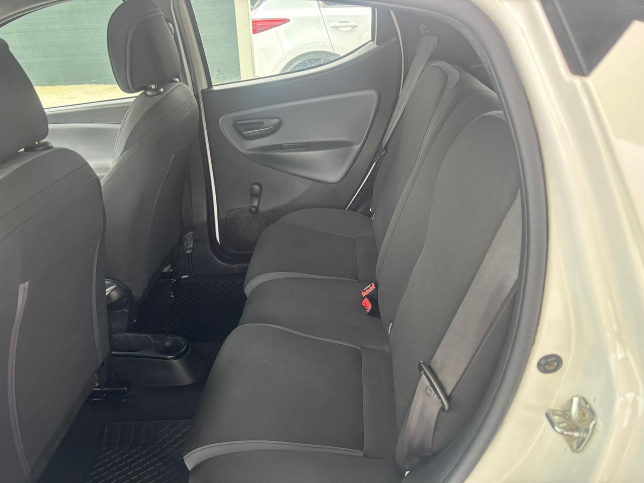 Lancia Ypsilon 1.2 69 CV 5 porte Silver