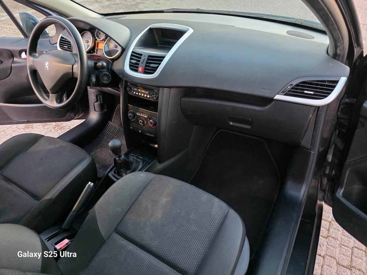 Peugeot 207 1.4 8V 75CV 3p. ONE Line