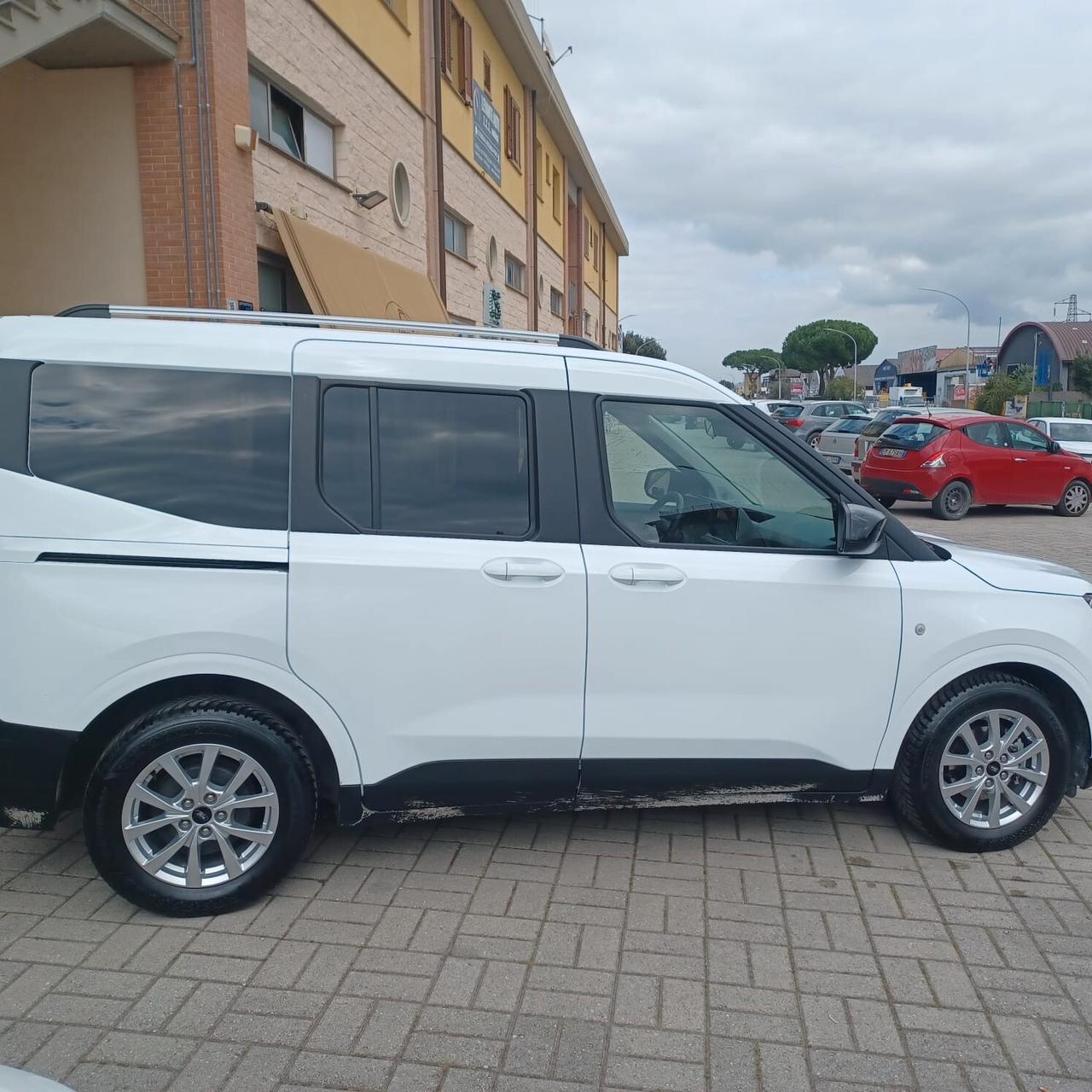 NUOVA 18000KM FORD TOURNEO 1.0 AUTOMATICO