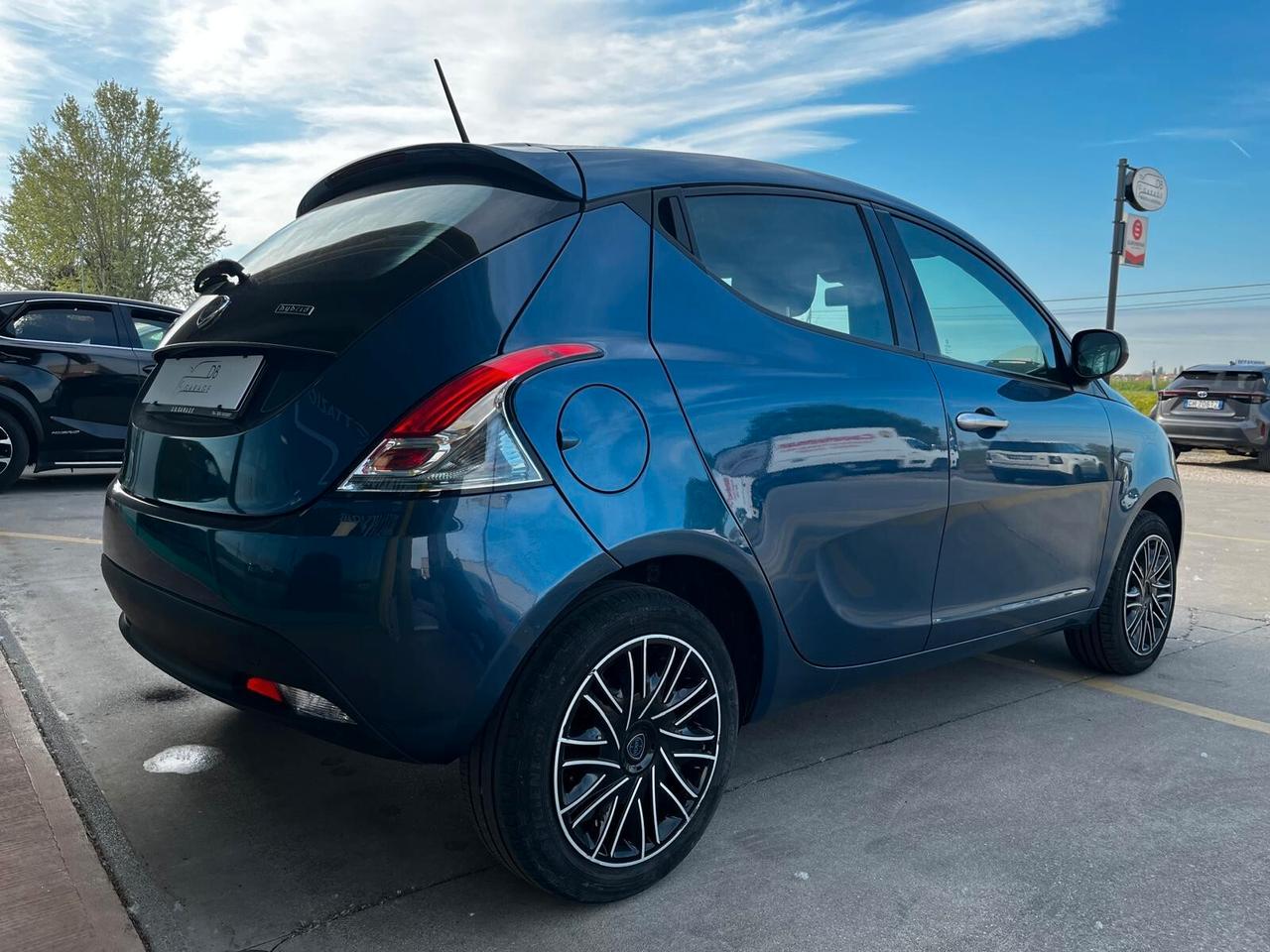 Lancia Ypsilon 1.0 FireFly 5 porte S&S Hybrid Silver Plus