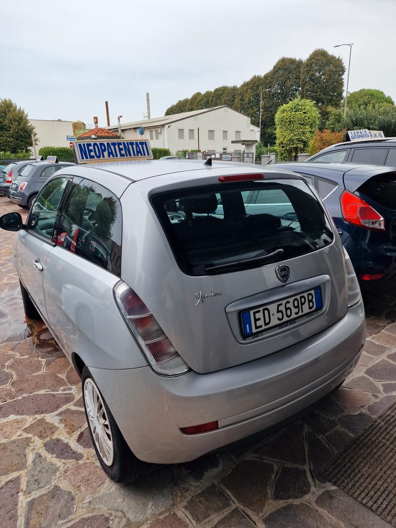 Lancia Ypsilon 1.2 Versus PER NEOPATENTATI