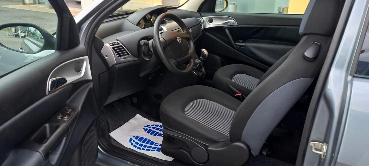 Lancia Ypsilon Benzina cc. 1.242 - 5 Posti UTILIZZABILE ANCHE PER I NEOPATENTATI...!!!!