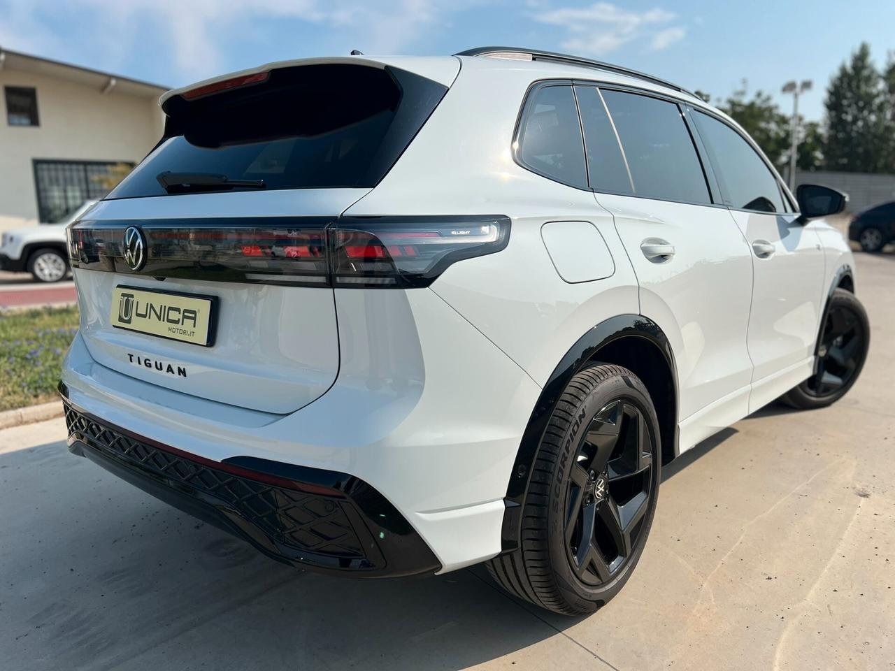 Volkswagen Tiguan 2.0 TDI 150 CV SCR DSG R-Line UNICOPRO TETTO UNICA