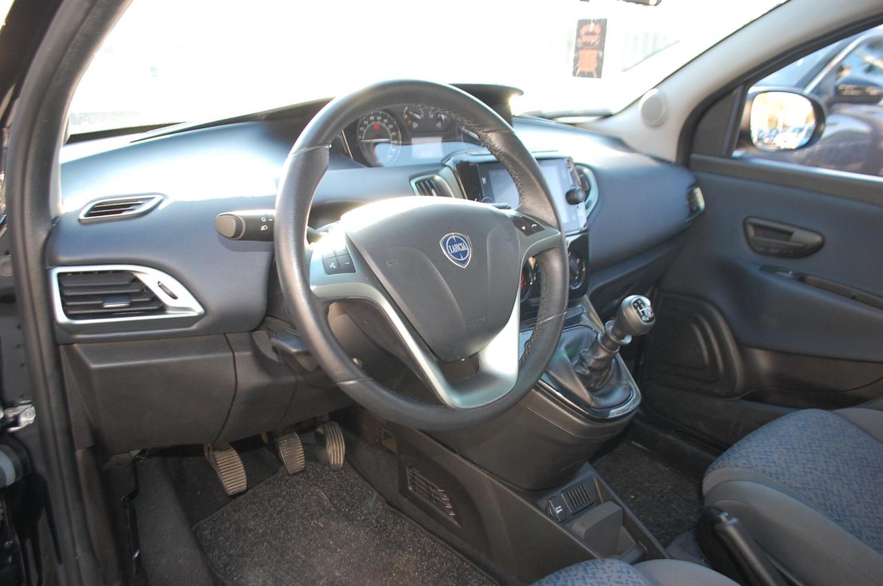 Lancia Ypsilon 1.0 firefly hybrid 70CV Gold Plus S&S Uff Italy