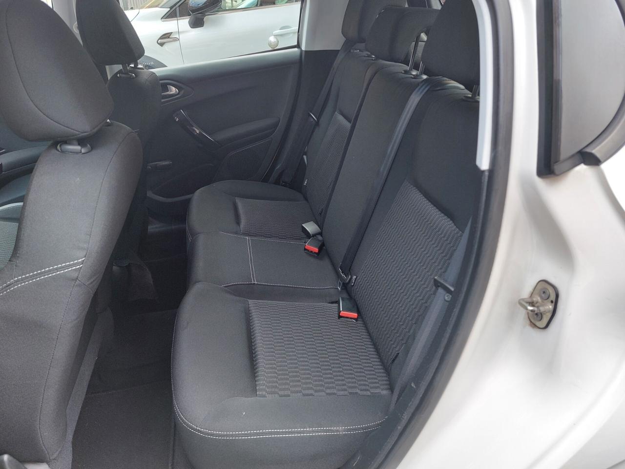 Peugeot 208 1.2 Gpl 82 Cv 5p Allure