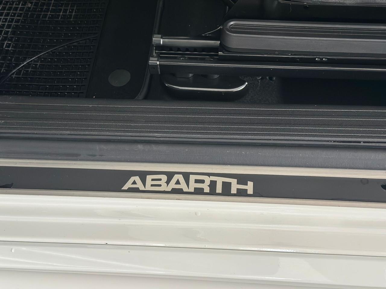 Abarth 695 1.4 180 CV KM0 2023