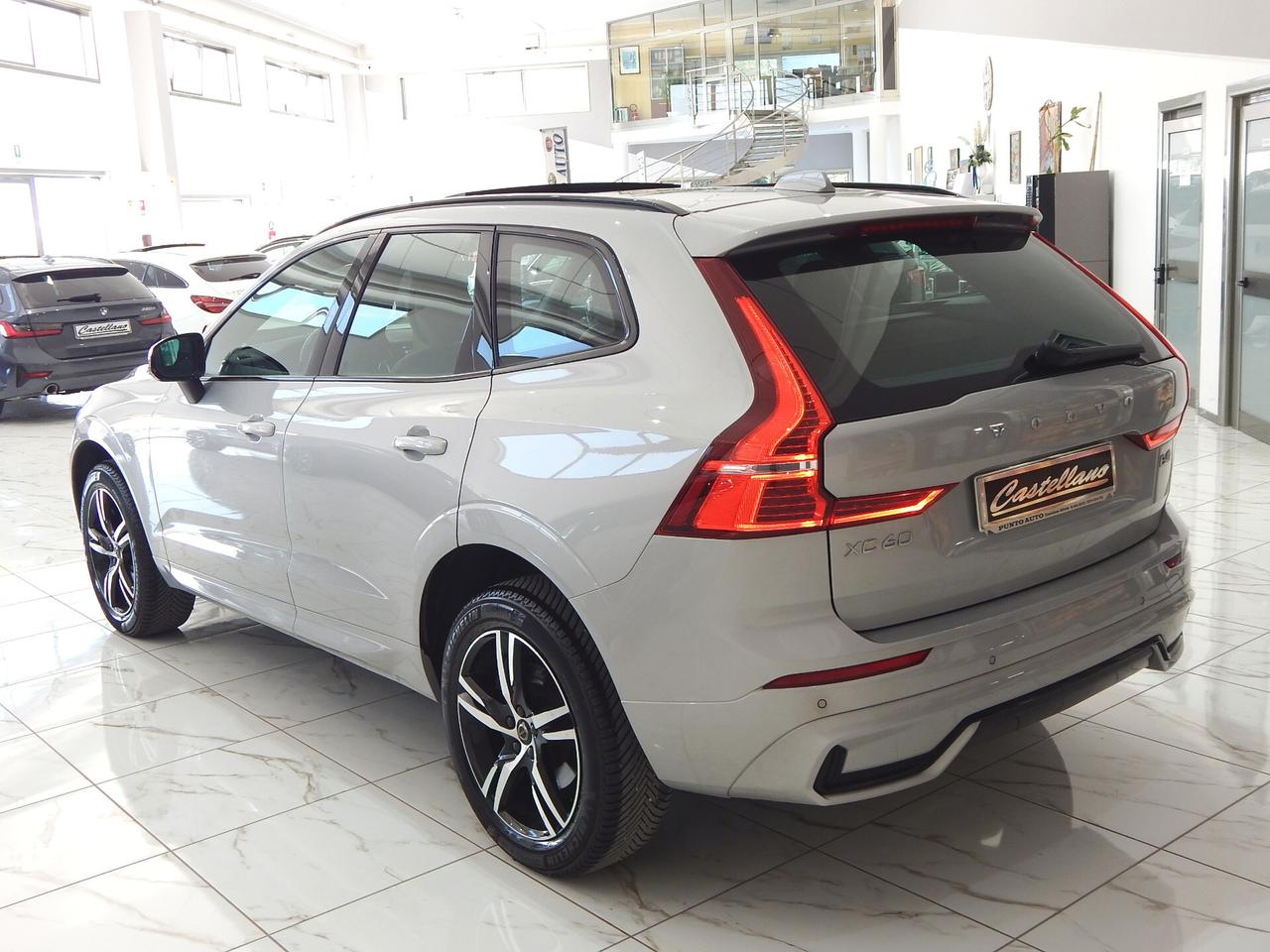Volvo XC60 2.0 b4 R-Design AWD Aut. TETTO-NAVI-PELLE-PARK-LED