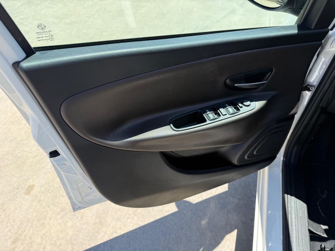 Lancia Ypsilon 0.9 TwinAir 85 CV Cambio Automatico