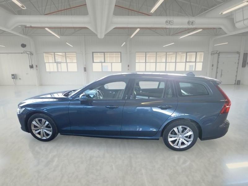 VOLVO V60 B4 D AUTOM. MOMENTUM BUSINESS STATION WAGON