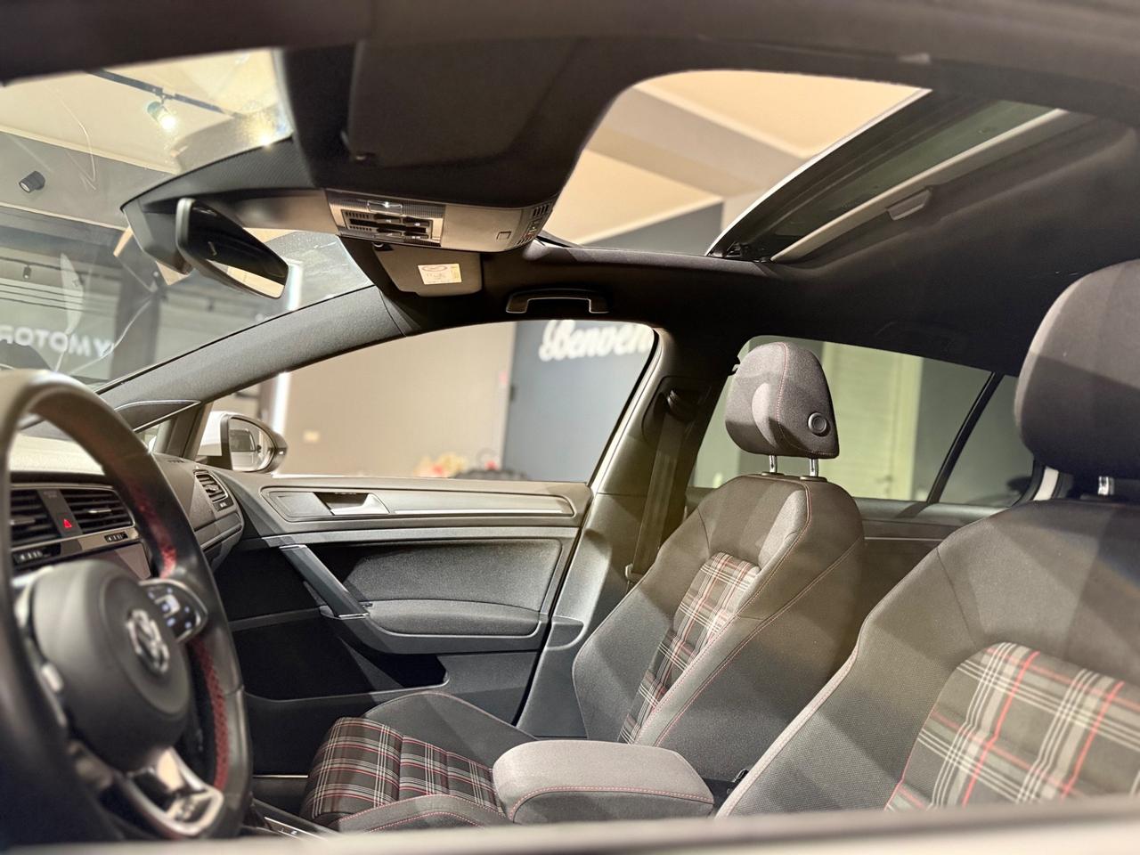 Golf GTI 2.0 TSI 245cv DSG Performance