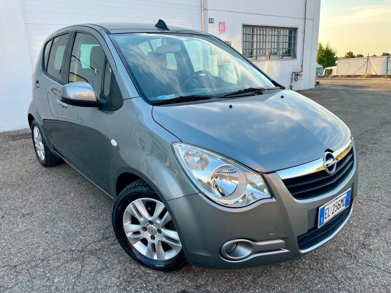 Opel Agila 1.2benz 2011 141.000km cambio automatico perfetta