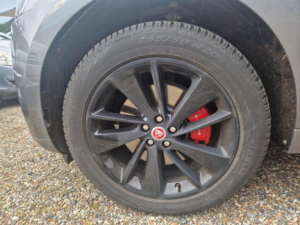 Jaguar F-Pace 2.0d i4 mhev R-Dynamic SE awd 204cv auto