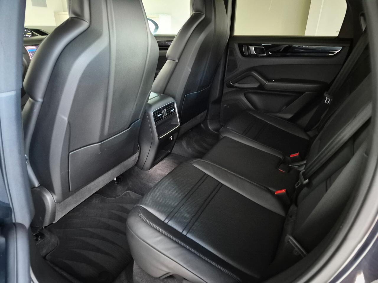 Porsche Cayenne COUPE' 3.0 E-HYBRID TIPTRONIC 462CV 5PORTE C.21 PINZE VERDI SOSP.ADATTIVE SED.ELETTRICI VENTILATI 18 VIE BOSE SCARICHI SPORT