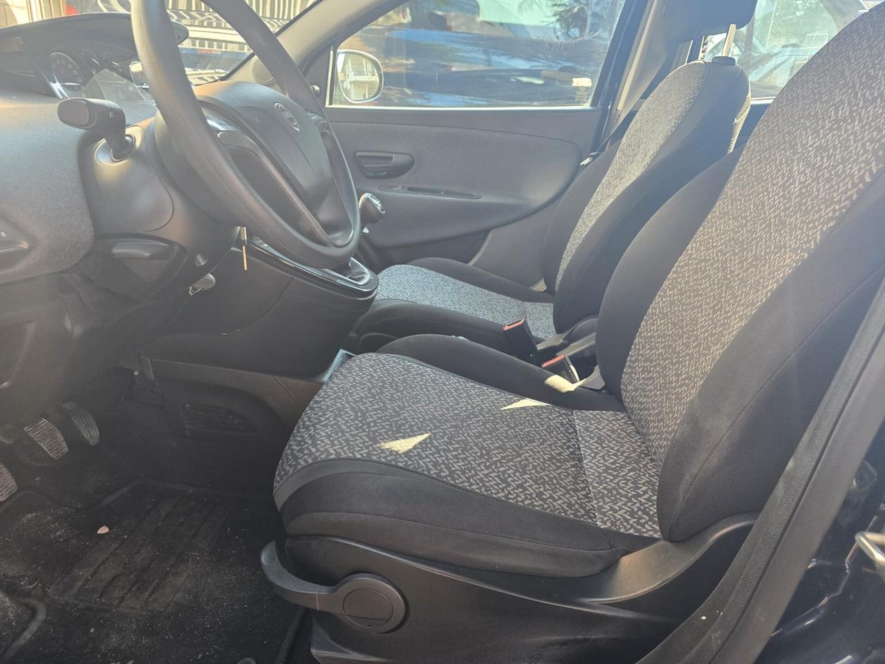 Lancia Ypsilon 1.2 69 CV 5 porte GPL Ecochic Gold rate da 125,00