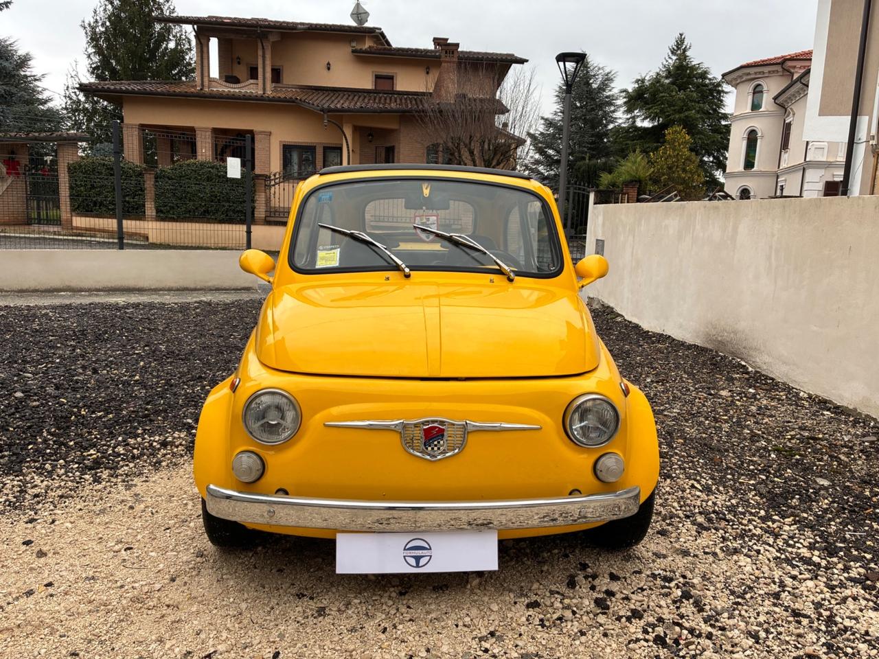 Fiat 500 giallo