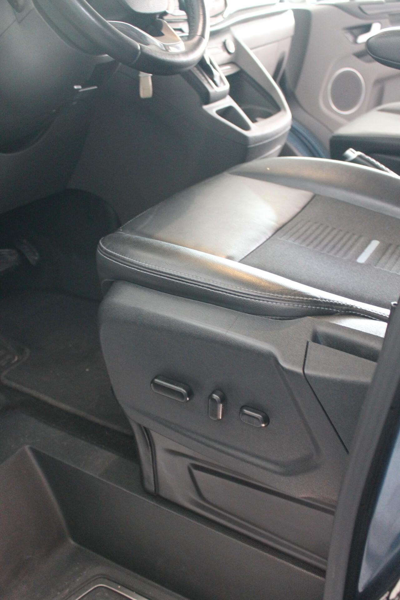 Ford Tourneo Custom 320 2.0 EcoBlue 185CV aut. PC Active