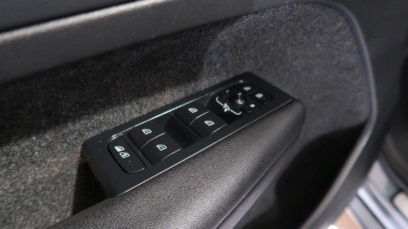 Volvo XC40 Recharge T4 Plug-in Hybrid auto Recharge Core