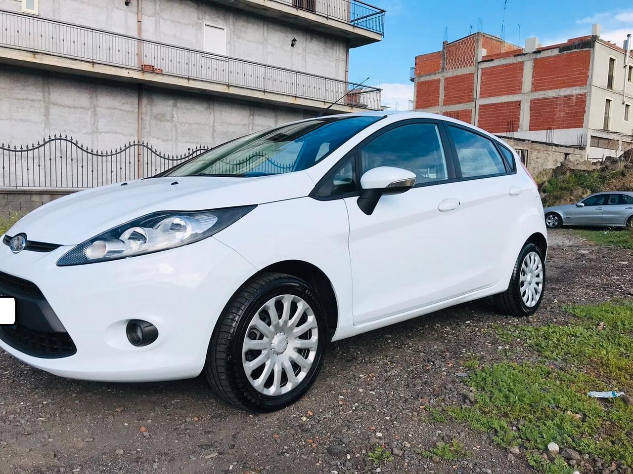 Ford Fiesta 1.4TDCI NEOPATENTATI CHIAMA