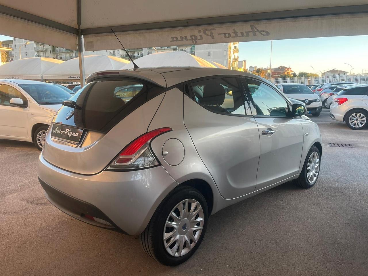 Lancia Ypsilon 0.9 TwinAir 85 CV 5 porte S&S Platinum