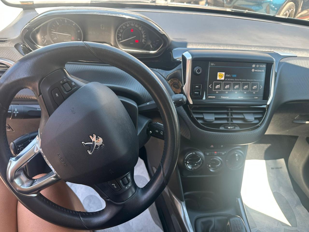 Peugeot 2008 BlueHDi 100 S&S Allure