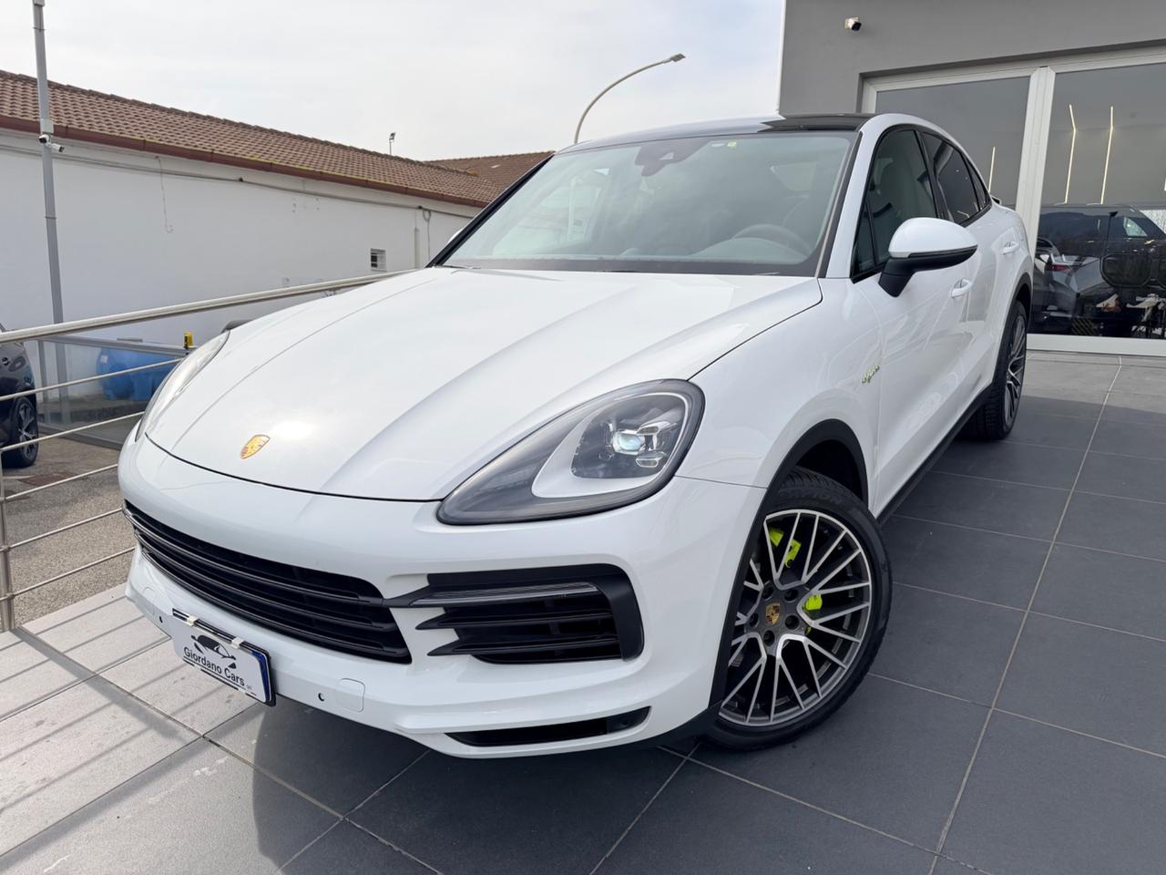 Porsche Cayenne Coupé 3.0 V6 E-Hybrid uni pro in garanzia