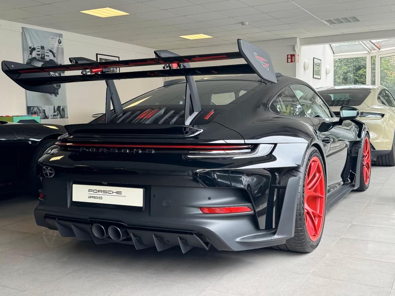 Porsche 911 GT3 RS Weissach