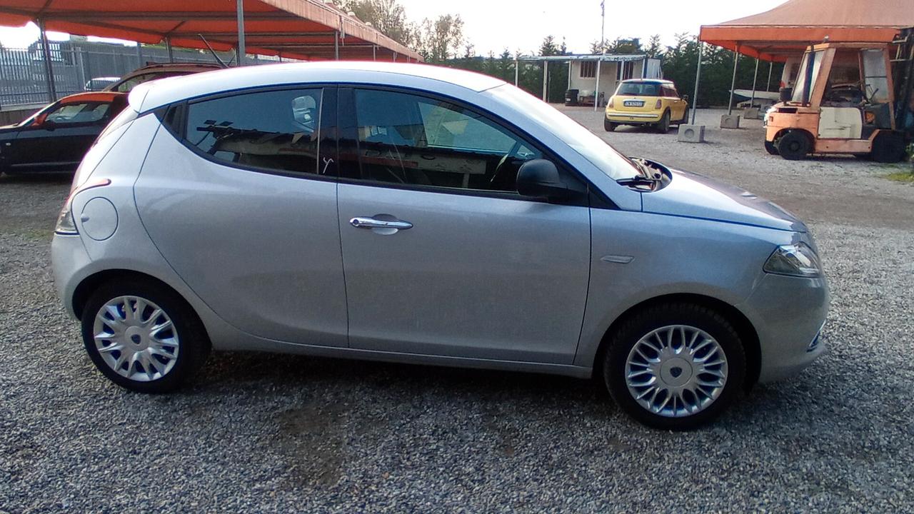 Lancia Ypsilon 1.2 69 CV 5 porte Silver Adatta a Neopatentati