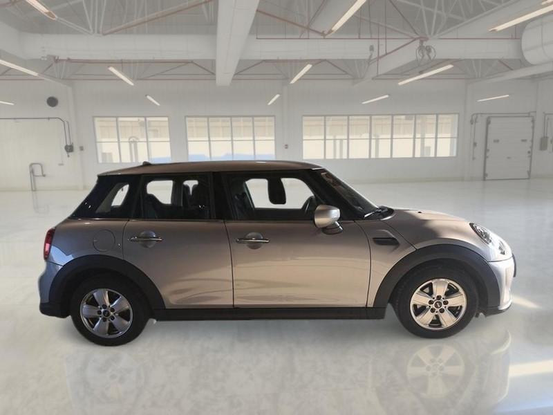 MINI COOPER ESSENTIAL AUTO 5 PORTE BERLINA