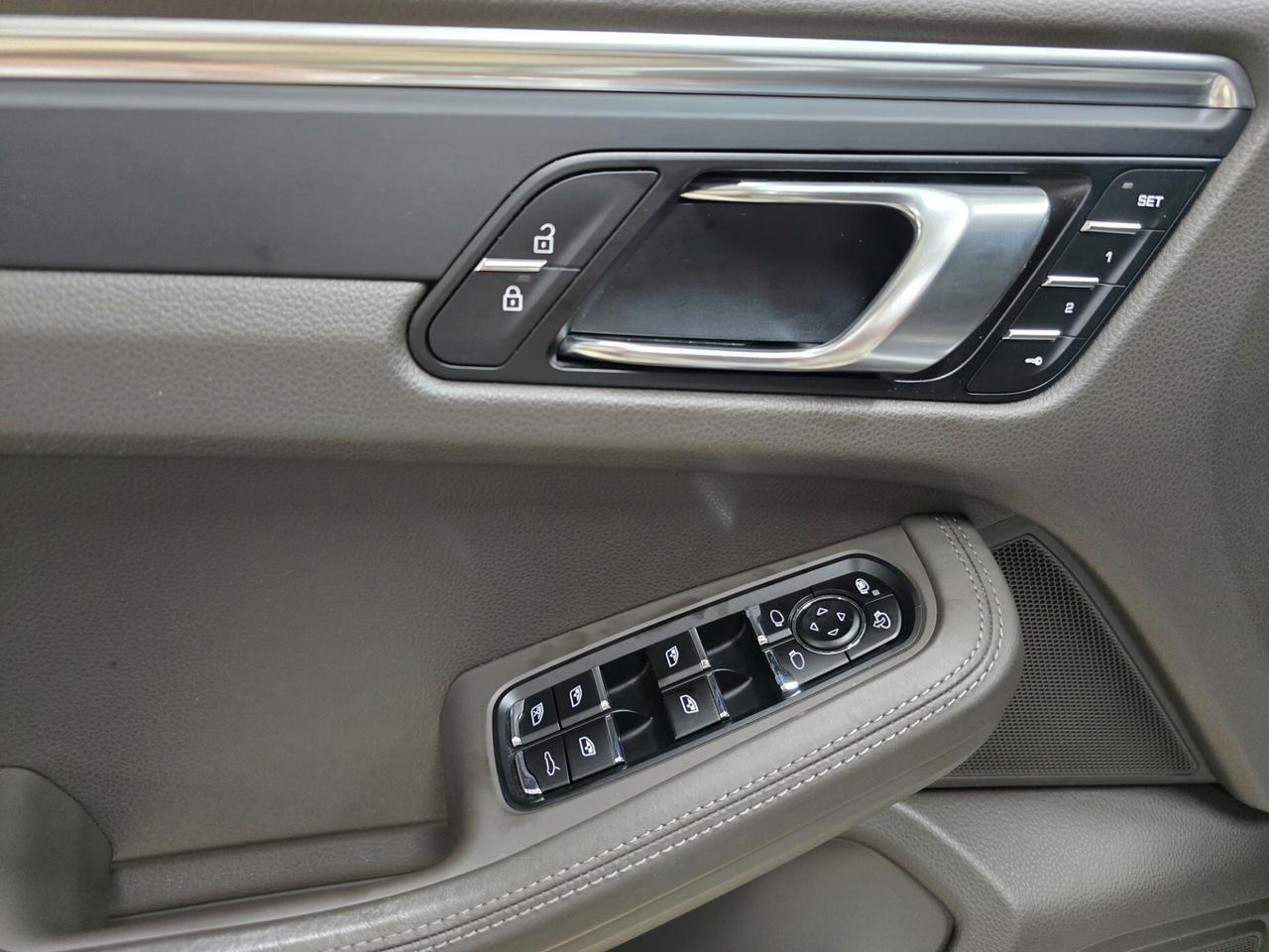 Porsche Macan 2.0 (Tetto panorama)