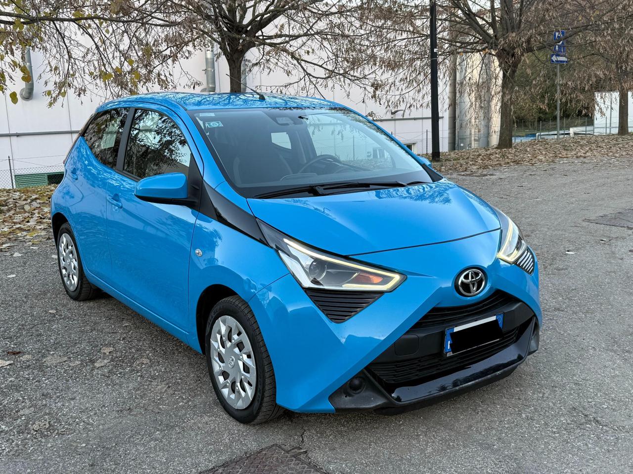Toyota Aygo 5 Porte Aygo 5p 1.0 x-business 72cv