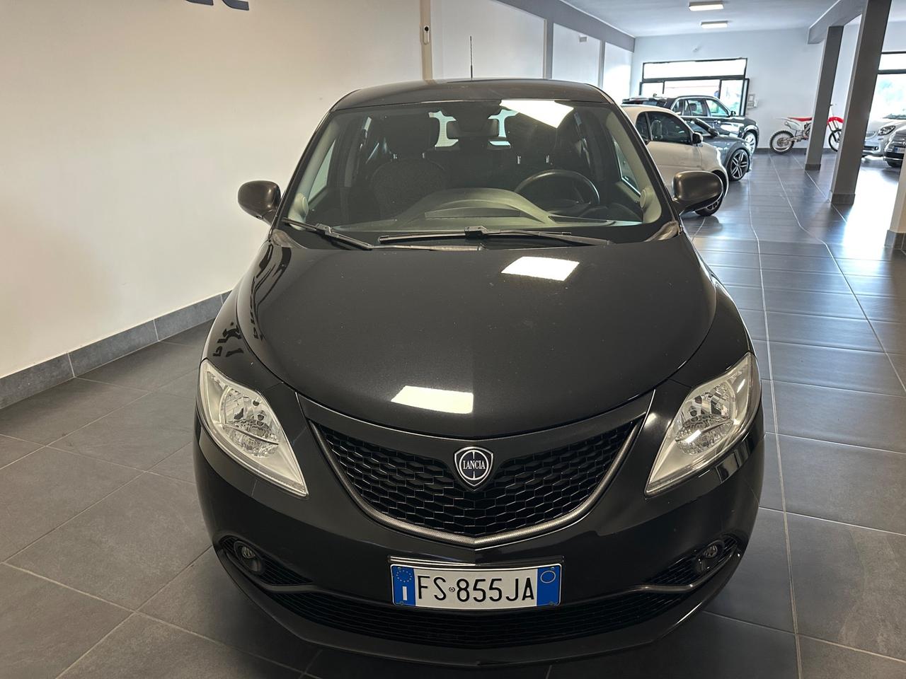 LANCIA YPSILON 1.2 BENZINA 69CV NEOPATENTATI