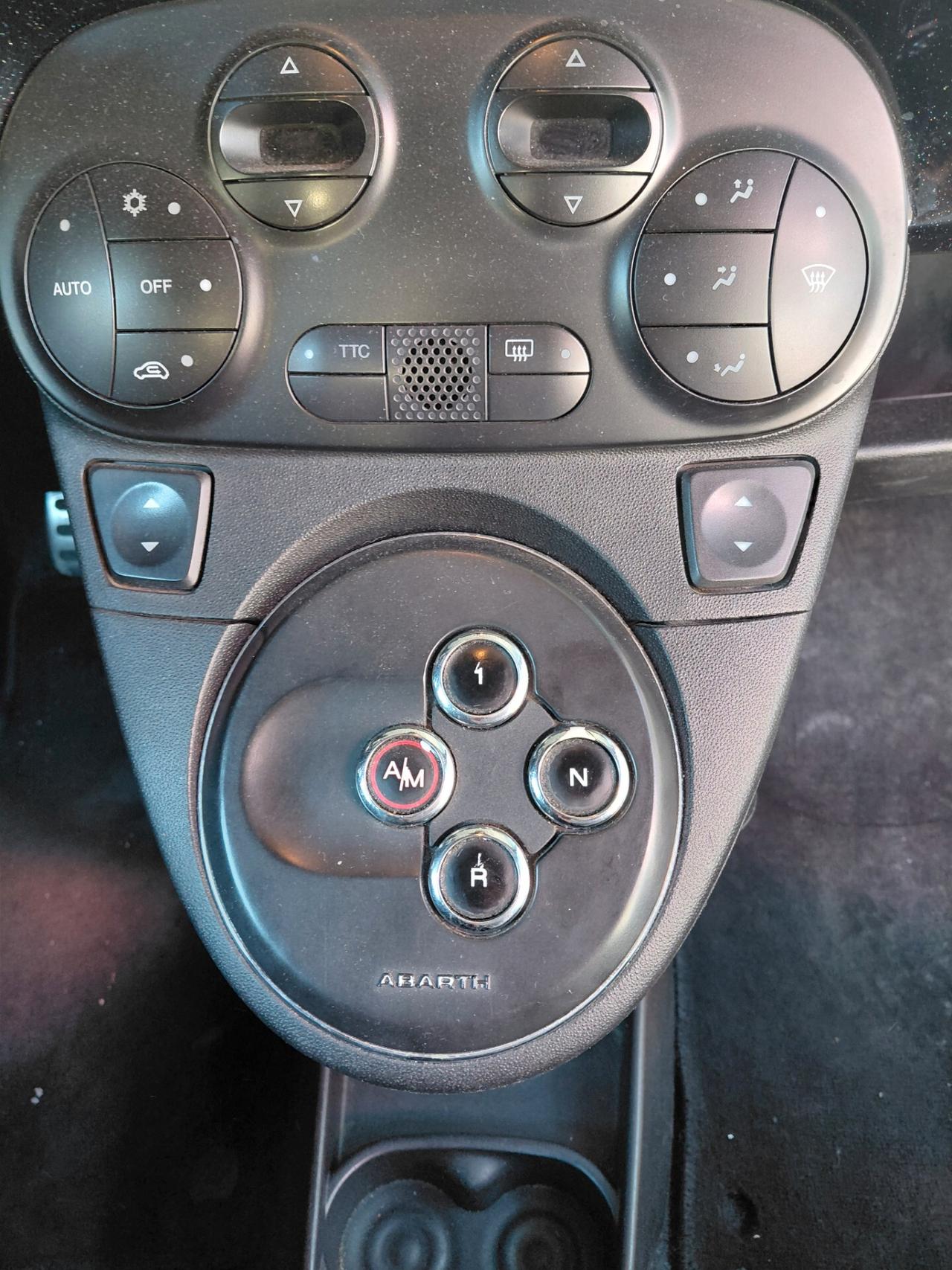 Abarth 500 C 1.4 Turbo T-Jet MTA