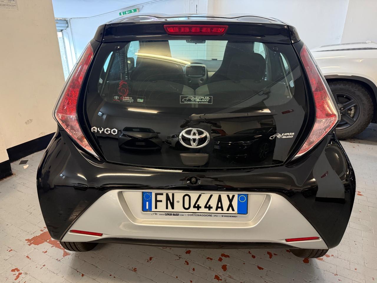 Toyota Aygo 1.0 VVT-i 72 CV 5 porte x-trend