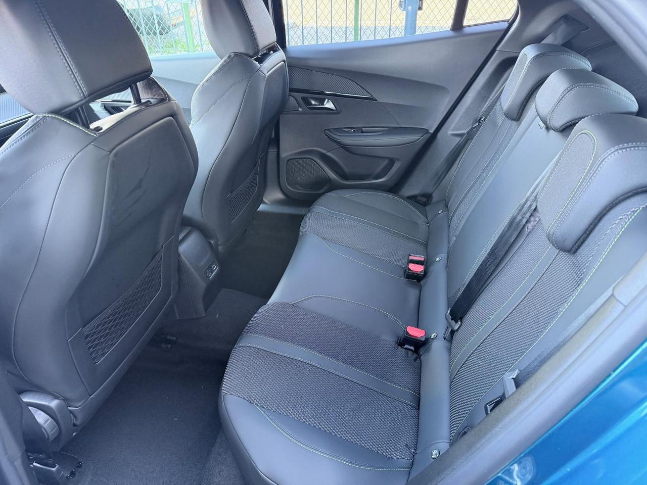 Peugeot 2008 2008 1.2 hybrid GT 145cv e-dcs6